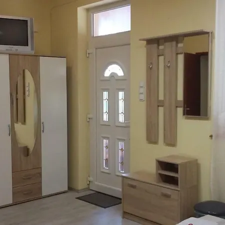 Pal Utcai ميسكولك